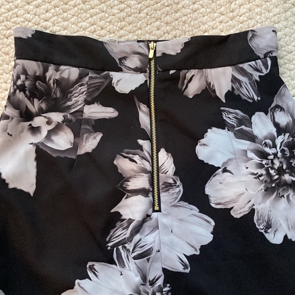 H&M High Waisted Skirt - Picture 4 of 6